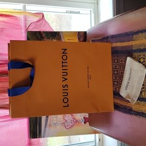 Louis Vuitton shopping bag and wallet dust cover 🌟🌟🌟🌟